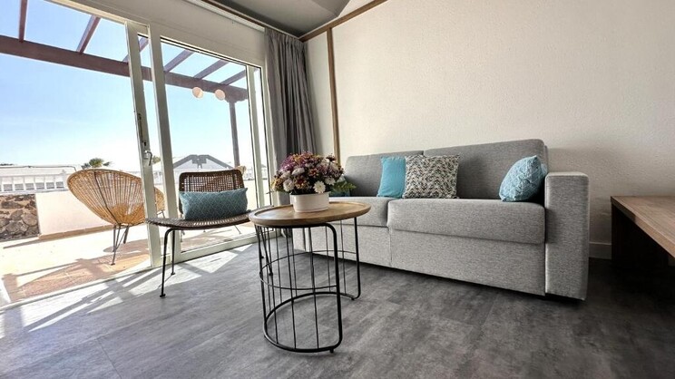 One-Bedroom Bungalow with Sea View